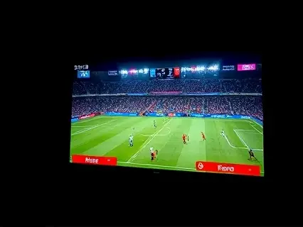 Partida de futebol exibida na televisão